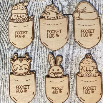 Intra απο ξύλο plywood 3mm-4mm πάχος – Winter Pocket Hugs Laser Δίασταση  20x20 cm INTRAFABR-50026340 - Image 1