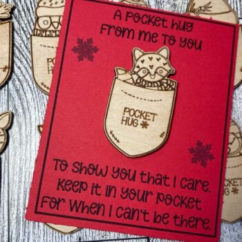 Intra απο ξύλο plywood 3mm-4mm πάχος – Winter Pocket Hugs Laser Δίασταση  20x20 cm INTRAFABR-50026340 - Image 4