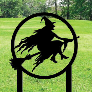 Intra απο ξύλο plywood 3mm-4mm πάχος – Μάγισσα με μεταλλικό ντεκόρ κήπου με σκουπόξυλο Δίασταση  20x20 cm INTRAFABR-101275850 - Image 1