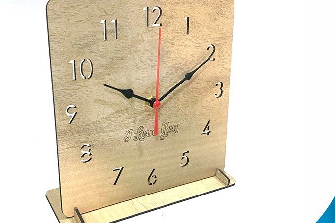 Intra απο ξύλο plywood 3mm-4mm πάχος – Ξύλινο επιτραπέζιο ρολόι Δίασταση  20x20 cm INTRAFABR-35440836