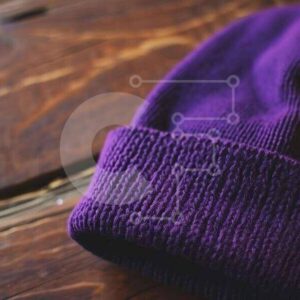 Intra Συλλεκτικό Ξύλινο Παζλ Plywood  4mm - Μωβ καπέλο Beanie σε ξύλινη επιφάνεια Σε Ξύλινο Κουτί - Διαστάσεις: 10x10 cm – 25 κομμάτια