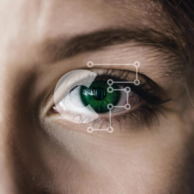 Intra Συλλεκτικό Ξύλινο Παζλ Plywood  4mm - Κοντινό πλάνο του πράσινου ματιού μιας γυναίκας με τους μαύρους κύκλους Σε Ξύλινο Κουτί - Διαστάσεις: 10x10 cm – 25 κομμάτια - Image 1