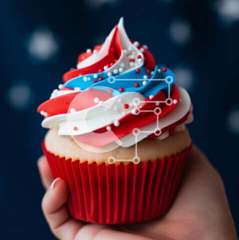 Intra Συλλεκτικό Ξύλινο Παζλ Plywood  4mm - Cupcake 4ης Ιουλίου με Κόκκινο, Λευκό και Μπλε γλάσο Σε Ξύλινο Κουτί - Διαστάσεις: 10x10 cm – 25 κομμάτια - Image 1