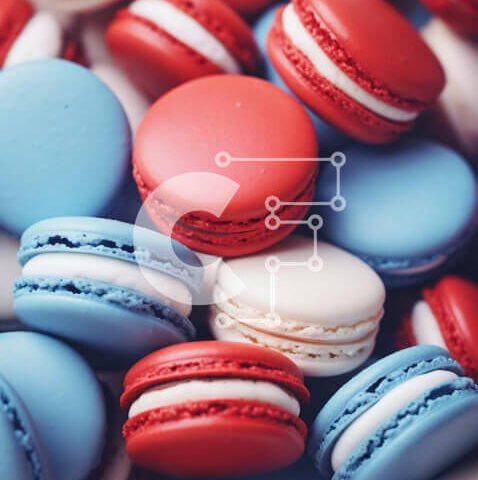 Intra Συλλεκτικό Ξύλινο Παζλ Plywood 4mm - Γιορτάζουμε την 4η Ιουλίου με κόκκινα, λευκά και μπλε αμυγδαλωτά Σε Ξύλινο Κουτί - Διαστάσεις: 10x10 cm – 25 κομμάτια - Image 1