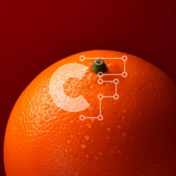 Intra Συλλεκτικό Ξύλινο Παζλ Plywood  4mm - Φρέσκο ​​πορτοκάλι με σταγονίδια νερού σε κόκκινο φόντο Σε Ξύλινο Κουτί - Διαστάσεις: 10x10 cm – 25 κομμάτια - Image 1