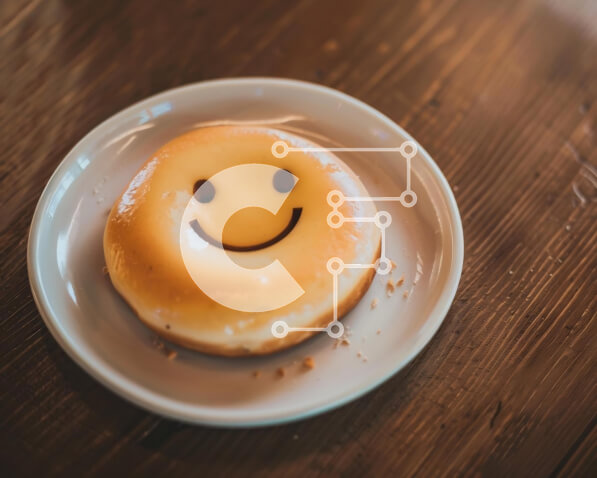 Intra Συλλεκτικό Ξύλινο Παζλ Plywood  4mm - Ντόνατ με χαμογελαστό πρόσωπο σε λευκό πιάτο Σε Ξύλινο Κουτί - Διαστάσεις: 10x10 cm – 25 κομμάτια