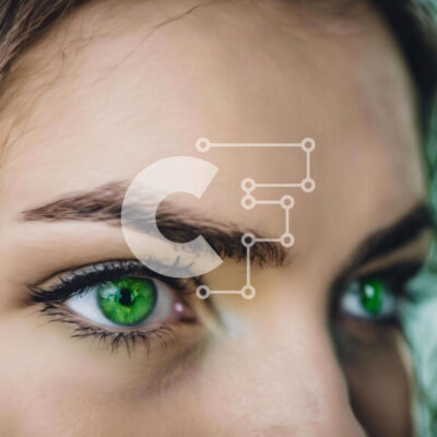 Intra Συλλεκτικό Ξύλινο Παζλ Plywood  4mm - Κοντινό πλάνο μιας γυναίκας με φωτεινά πράσινα μάτια Σε Ξύλινο Κουτί - Διαστάσεις: 10x10 cm – 25 κομμάτια - Image 1