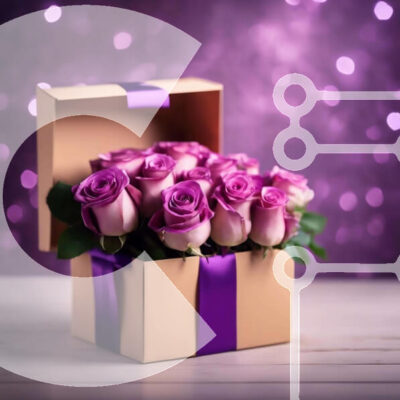 Intra Συλλεκτικό Ξύλινο Παζλ Plywood  4mm - Μωβ τριαντάφυλλα σε χάρτινο κουτί σε διακοσμημένο ξύλινο τραπέζι Σε Ξύλινο Κουτί - Διαστάσεις: 10x10 cm – 25 κομμάτια - Image 1