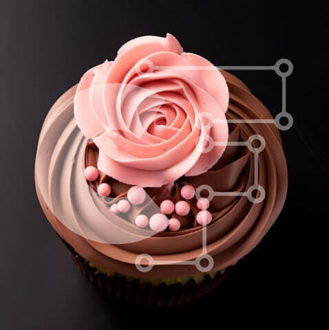 Intra Συλλεκτικό Ξύλινο Παζλ Plywood  4mm - Εκλεκτό Cupcake με σοκολατένιο πάγωμα και ροζ τριαντάφυλλα Σε Ξύλινο Κουτί - Διαστάσεις: 10x10 cm – 25 κομμάτια - Image 1