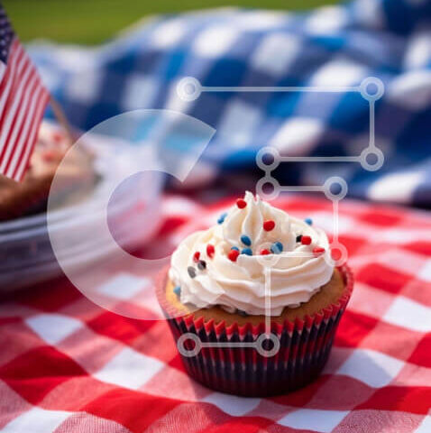 Intra Συλλεκτικό Ξύλινο Παζλ Plywood  4mm - Holiday Cupcake σε τραπεζομάντιλο αμερικανικής σημαίας Σε Ξύλινο Κουτί - Διαστάσεις: 10x10 cm – 25 κομμάτια - Image 1