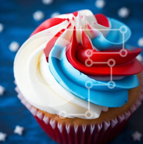 Intra Συλλεκτικό Ξύλινο Παζλ Plywood  4mm - Πατριωτικό Cupcake με Κόκκινο, Λευκό και Μπλε γλάσο Σε Ξύλινο Κουτί - Διαστάσεις: 10x10 cm – 25 κομμάτια - Image 1