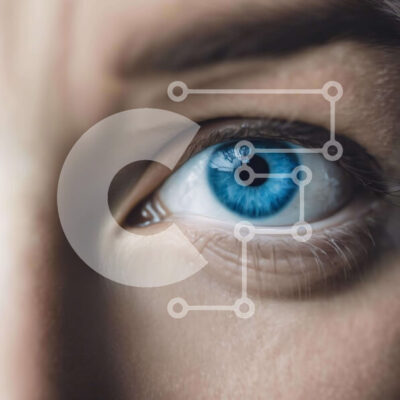 Intra Συλλεκτικό Ξύλινο Παζλ Plywood  4mm - Κοντινό πλάνο ενός μπλε ματιού που κοιτάζει επίμονα Σε Ξύλινο Κουτί - Διαστάσεις: 10x10 cm – 25 κομμάτια - Image 1