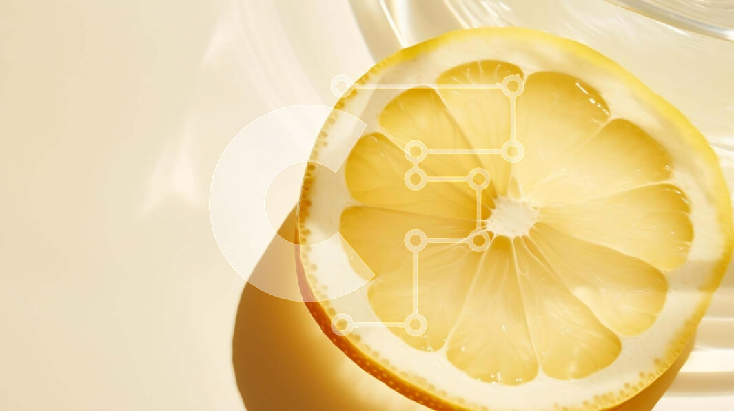 Intra Συλλεκτικό Ξύλινο Παζλ Plywood  4mm - Φέτα λεμονιού δίπλα σε ένα άδειο ποτήρι νερό Σε Ξύλινο Κουτί - Διαστάσεις: 10x10 cm – 25 κομμάτια