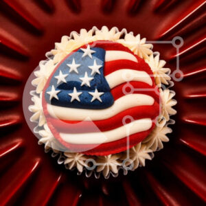 Intra Συλλεκτικό Ξύλινο Παζλ Plywood  4mm - Πατριωτικό Cupcake με διακόσμηση αμερικανικής σημαίας Σε Ξύλινο Κουτί - Διαστάσεις: 10x10 cm – 25 κομμάτια