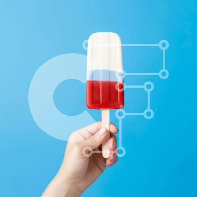 Intra Συλλεκτικό Ξύλινο Παζλ Plywood 4mm - Χέρι που κρατά πολύχρωμο παγωτό παγωτό σε μπλε φόντο Σε Ξύλινο Κουτί - Διαστάσεις: 10x10 cm – 25 κομμάτια - Image 1