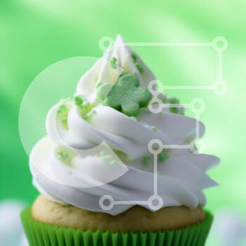 Intra Συλλεκτικό Ξύλινο Παζλ Plywood  4mm - Cupcake του Αγίου Πατρικίου με πράσινο γλάσο και Marshmallows Σε Ξύλινο Κουτί - Διαστάσεις: 10x10 cm – 25 κομμάτια - Image 1