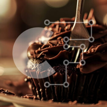 Intra Συλλεκτικό Ξύλινο Παζλ Plywood  4mm - Cupcake σοκολάτας με πιρούνι στο πιάτο Σε Ξύλινο Κουτί - Διαστάσεις: 10x10 cm – 25 κομμάτια - Image 1