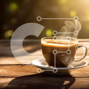 Intra Συλλεκτικό Ξύλινο Παζλ Plywood  4mm - Φρεσκοκομμένο φλιτζάνι καφέ με ατμό σε ένα παλιό ξύλινο τραπέζι Σε Ξύλινο Κουτί - Διαστάσεις: 10x10 cm – 25 κομμάτια - Image 1