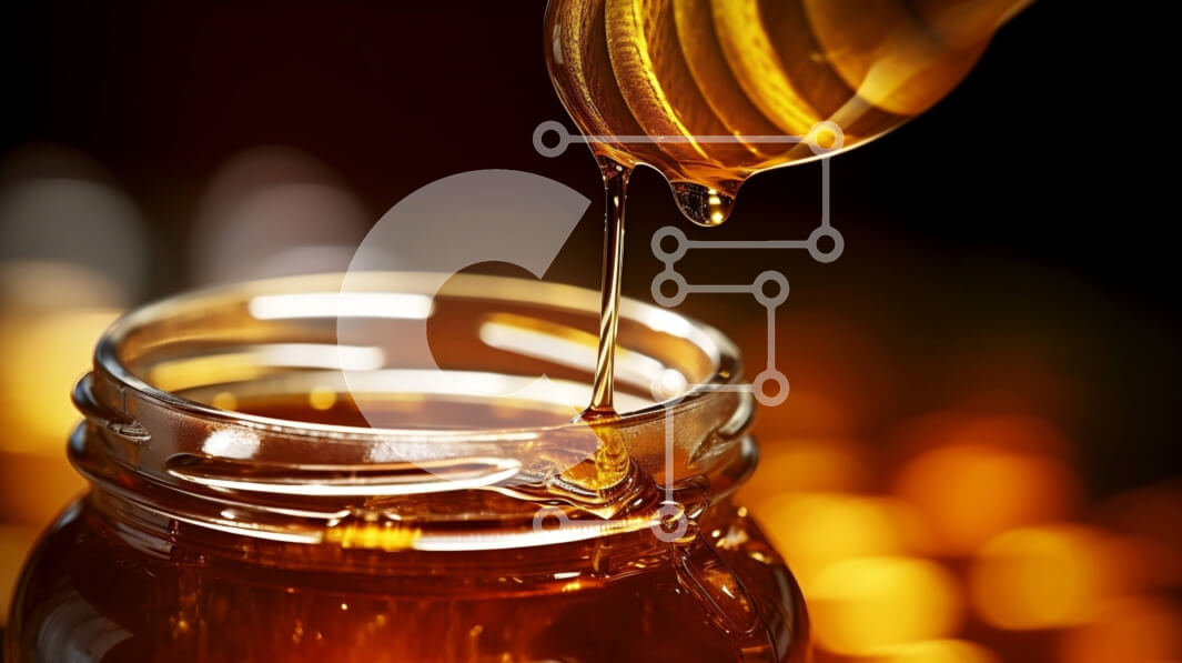 Intra Συλλεκτικό Ξύλινο Παζλ Plywood  4mm - Κοντινό πλάνο του Honey Dripper που στάζει μέλι σε γυάλινο βάζο Σε Ξύλινο Κουτί - Διαστάσεις: 10x10 cm – 25 κομμάτια