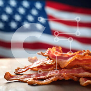 Intra Συλλεκτικό Ξύλινο Παζλ Plywood  4mm - Φρεσκομαγειρεμένο μπέικον σε ξύλινο τραπέζι με αμερικανική σημαία Σε Ξύλινο Κουτί - Διαστάσεις: 10x10 cm – 25 κομμάτια - Image 1