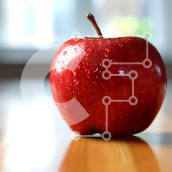 Intra Συλλεκτικό Ξύλινο Παζλ Plywood  4mm - Φρέσκο ​​κόκκινο μήλο σε ξύλινο τραπέζι με θέα στον κήπο Σε Ξύλινο Κουτί - Διαστάσεις: 10x10 cm – 25 κομμάτια - Image 1