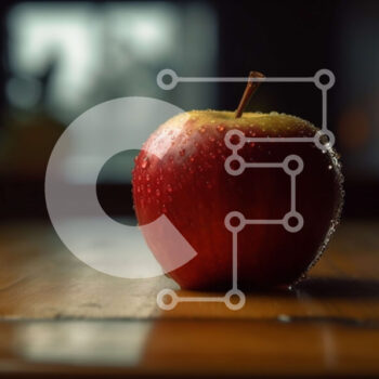 Intra Συλλεκτικό Ξύλινο Παζλ Plywood  4mm - Apple σε ξύλινο τραπέζι σε σκοτεινό δωμάτιο Σε Ξύλινο Κουτί - Διαστάσεις: 10x10 cm – 25 κομμάτια - Image 1