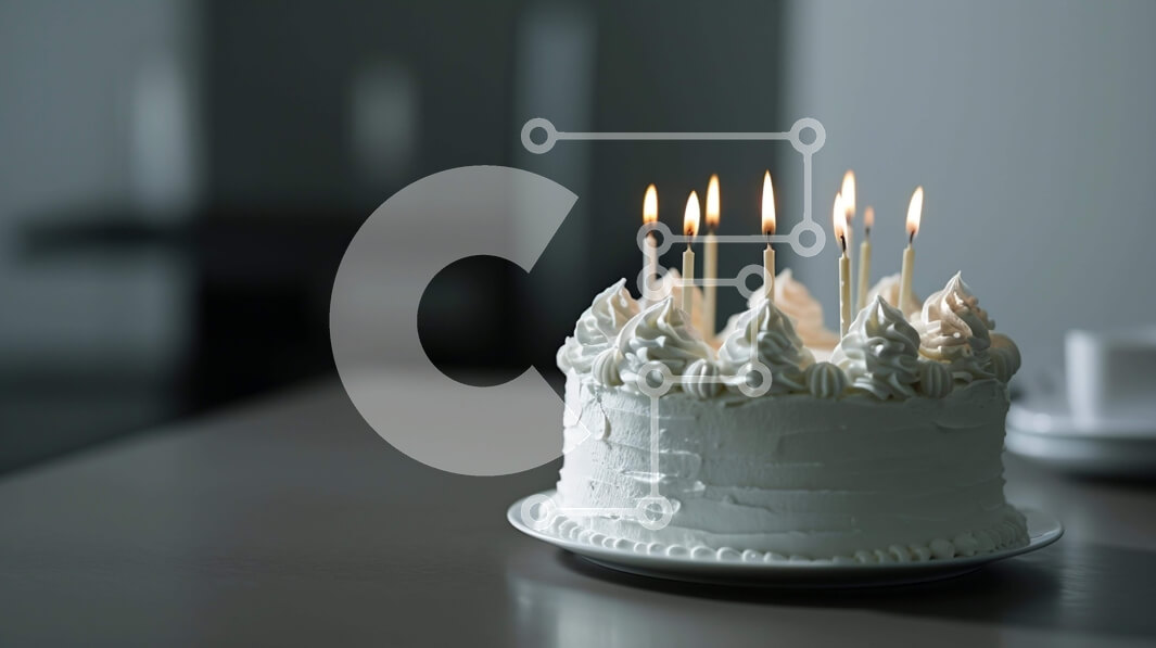 Intra Συλλεκτικό Ξύλινο Παζλ Plywood  4mm - Λευκό κέικ με εννέα αναμμένα κεριά στο τραπέζι Σε Ξύλινο Κουτί - Διαστάσεις: 10x10 cm – 25 κομμάτια