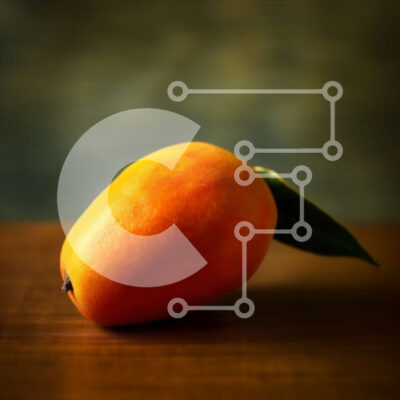 Intra Συλλεκτικό Ξύλινο Παζλ Plywood 4mm - Φρέσκο ώριμο μάνγκο σε ένα ξύλινο τραπέζι Σε Ξύλινο Κουτί - Διαστάσεις: 10x10 cm – 25 κομμάτια - Image 1