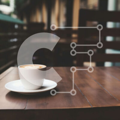 Intra Συλλεκτικό Ξύλινο Παζλ Plywood 4mm - Φλιτζάνι καφέ σε ξύλινο τραπέζι με θέα στο δρόμο Σε Ξύλινο Κουτί - Διαστάσεις: 10x10 cm – 25 κομμάτια - Image 1