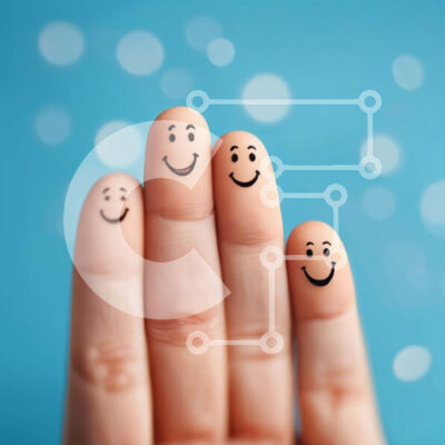 Intra Συλλεκτικό Ξύλινο Παζλ Plywood  4mm - Χέρι με Smiley Face Nails σε μπλε φόντο Σε Ξύλινο Κουτί - Διαστάσεις: 10x10 cm – 25 κομμάτια - Image 1