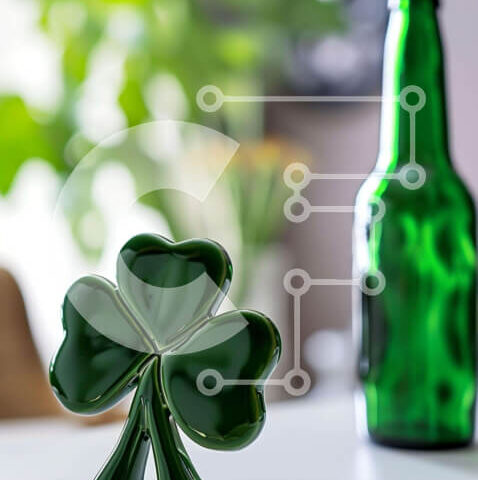 Intra Συλλεκτικό Ξύλινο Παζλ Plywood 4mm - Ιρλανδική μπύρα και ποτήρι Clover Σε Ξύλινο Κουτί - Διαστάσεις: 10x10 cm – 25 κομμάτια - Image 1