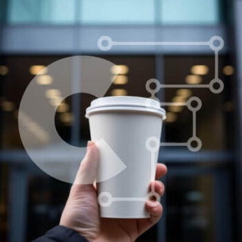 Intra Συλλεκτικό Ξύλινο Παζλ Plywood  4mm - Χέρι που κρατά το λευκό φλιτζάνι καφέ μπροστά από το σύγχρονο κτήριο Σε Ξύλινο Κουτί - Διαστάσεις: 10x10 cm – 25 κομμάτια - Image 1