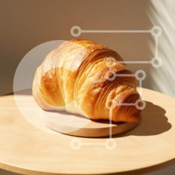 Intra Συλλεκτικό Ξύλινο Παζλ Plywood  4mm - Φρέσκο ​​κρουασάν σε ξύλινο τραπέζι Σε Ξύλινο Κουτί - Διαστάσεις: 10x10 cm – 25 κομμάτια - Image 1