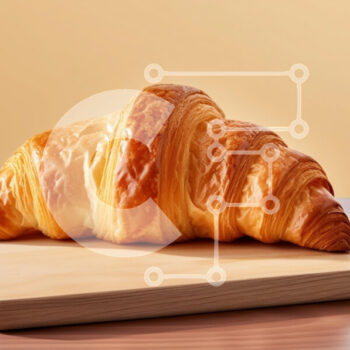 Intra Συλλεκτικό Ξύλινο Παζλ Plywood  4mm - Φρεσκοψημένο κρουασάν σε ξύλινη σανίδα κοπής Σε Ξύλινο Κουτί - Διαστάσεις: 10x10 cm – 25 κομμάτια - Image 1