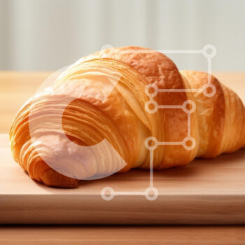 Intra Συλλεκτικό Ξύλινο Παζλ Plywood  4mm - Φρεσκοψημένο κρουασάν σε ξύλινη σανίδα κοπής Σε Ξύλινο Κουτί - Διαστάσεις: 10x10 cm – 25 κομμάτια - Image 1