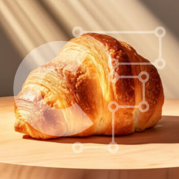 Intra Συλλεκτικό Ξύλινο Παζλ Plywood  4mm - Φρεσκοψημένο κρουασάν σε ξύλινο τραπέζι Σε Ξύλινο Κουτί - Διαστάσεις: 10x10 cm – 25 κομμάτια - Image 1