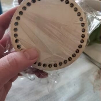 Intra απο ξύλο plywood 3mm-4mm πάχος - Ξύλινο καλάθι με βελονάκι κενή σταυροβελονιά Δίασταση 20x20 cm Intraeaxys-qom6ml81 - Image 4