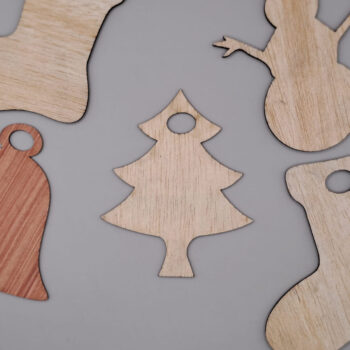 Intra απο ξύλο plywood 3mm-4mm πάχος - Ξύλινο στολίδι σε σχήμα χριστουγεννιάτικου δέντρου Δίασταση 10x10 cm Intraeaxys-lopqr367 - Image 3