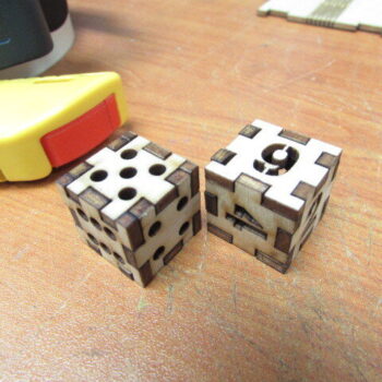 Intra απο ξύλο plywood 3mm-4mm πάχος - Ξύλινα ζάρια Δίασταση 30x30 cm Intraeaxys-yon09nx7 - Image 1