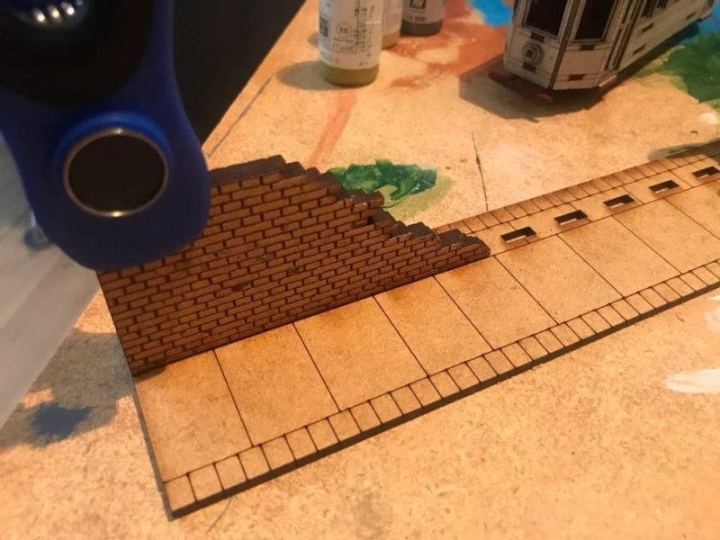 Intra απο ξύλο plywood 3mm-4mm πάχος - Τοίχος από τούβλα 28 mm Δίασταση 30x30 cm Intraeaxys-eo4y4p8o