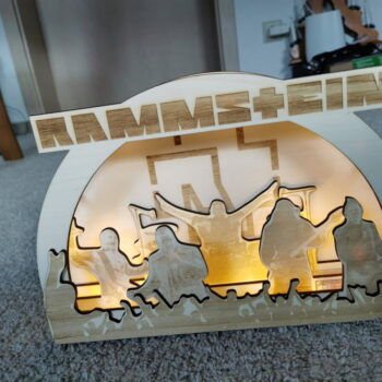 Intra απο ξύλο plywood 3mm-4mm πάχος - Χριστουγεννιάτικη διακόσμηση Rammstein Δίασταση 30x30 cm Intraeaxys-joednmn1 - Image 1