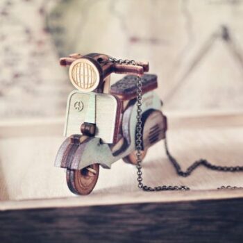 Intra απο ξύλο plywood 3mm-4mm πάχος - Μπρελόκ σκούτερ Vespa Μπρελόκ Δίασταση 5x5 cm Intraeaxys-ro6y5e67 - Image 1