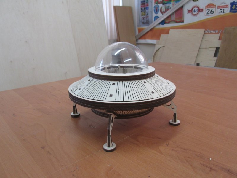 Intra απο ξύλο plywood 3mm-4mm πάχος - Διαστημικό UFO Δίασταση 30x30 cm Intraeaxys-e1g5kdvo