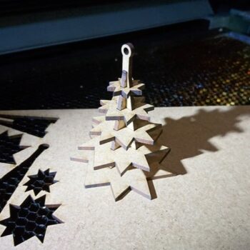 Intra απο ξύλο plywood 3mm-4mm πάχος - Στολίδι σε σχήμα δέντρου για χριστουγεννιάτικο δέντρο Δίασταση 10x10 cm Intraeaxys-eo0q2w31 - Image 1