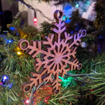 Intra απο ξύλο plywood 3mm-4mm πάχος - Στολίδι με νιφάδα χιονιού Δίασταση 10x10 cm Intraeaxys-075y3nmo - Image 1