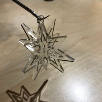 Intra απο ξύλο plywood 3mm-4mm πάχος - Στολίδι νιφάδα χιονιού δύο μερών Δίασταση 10x10 cm Intraeaxys-e1gkqwvo - Image 1