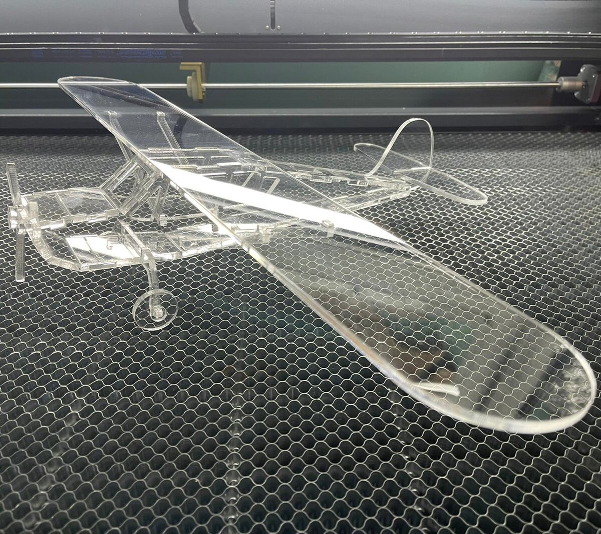 Intra απο ξύλο plywood 3mm-4mm πάχος - Ακρυλικό τρισδιάστατο παζλ ελαφρύ αεροσκάφος Δίασταση 20x20 cm Intraeaxys-joed88d1