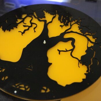 Intra απο ξύλο plywood 3mm-4mm πάχος - Ρολόι τοίχου με ακρυλικό σχέδιο δέντρου Δίασταση 20x20 cm Intraeaxys-pok3yjj7 - Image 1