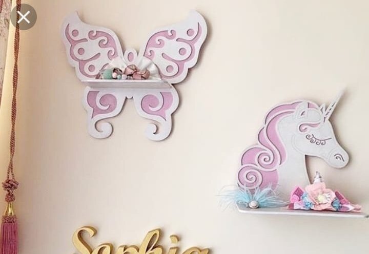 Intra απο ξύλο plywood 3mm-4mm πάχος - Διακοσμητικό ράφι πεταλούδας και μονόκερου Δίασταση 30x30 cm Intraeaxys-91jkdz4o