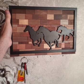 Intra απο ξύλο plywood 3mm-4mm πάχος - Διακόσμηση τοίχου αλόγου Κρεμάστρα κλειδιών Δίασταση 30x30 cm Intraeaxys-eo20xmq7 - Image 3